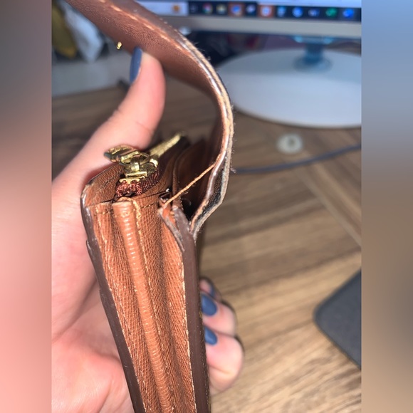 Louis Vuitton Monogram Sarah Wallet - Picture 12 of 16